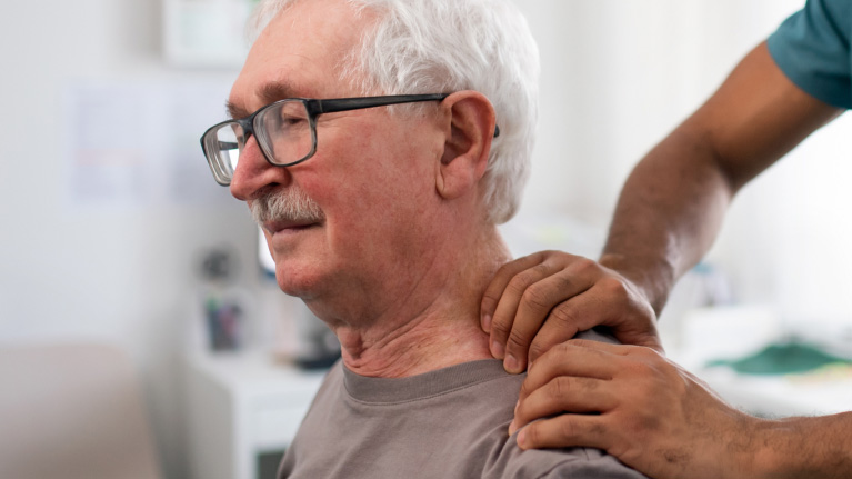 man receiving a neck and shoulder massage